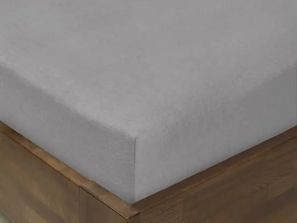 Napínací prostěradlo jersey šedé do školky značky Škodák.
