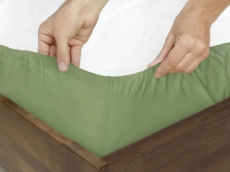 Dětské jersey napínací prostěradlo khaki do postýlky značky Škodák