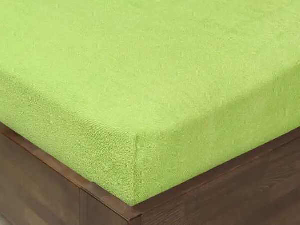 Napínací prostěradlo froté světle zelené do školky značky Škodák.