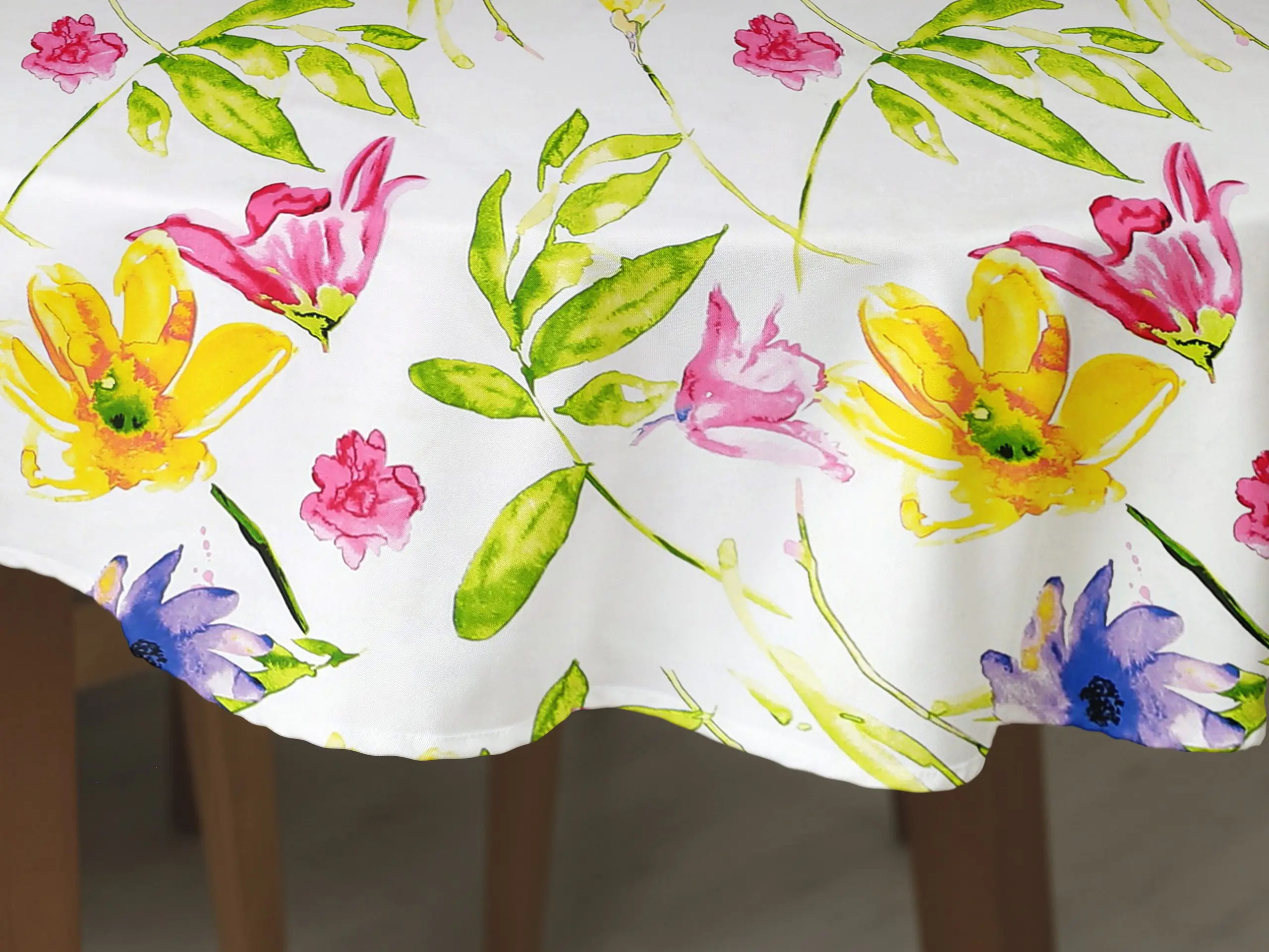 Oválný bavlněný ubrus žluté květy s tulipány značky Škodák