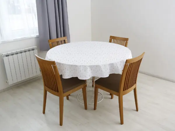 Kulatý bavlněný ubrus drobné kvítky na bílé značky Škodák