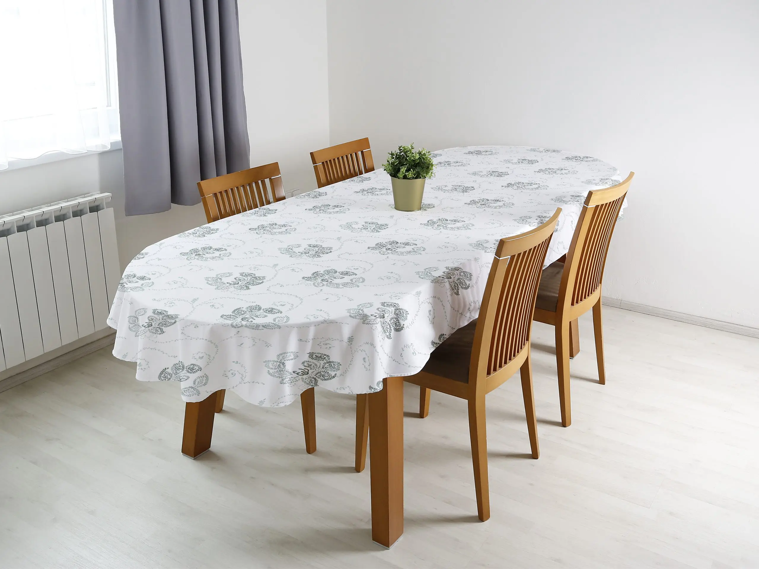 Oválný bavlněný ubrus zelené ornamenty na bílé značky Škodák