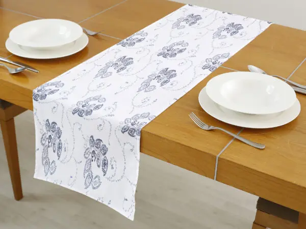 Bavlněný běhoun modré ornamenty na bílé značky Škodák