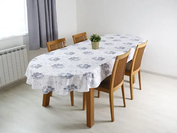Oválný bavlněný ubrus modré ornamenty na bílé značky Škodák
