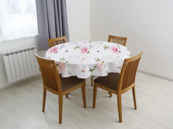 Kulatý bavlněný ubrus růžové pivoňky značky Škodák