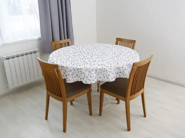 Kulatý bavlněný ubrus šedé kytičky na bílé značky Škodák