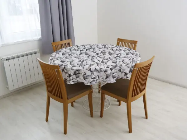 Kulatý ubrus Loneta šedočerné geometrické tvary značky Škodák