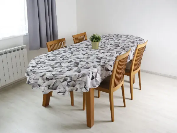 Oválný ubrus Loneta šedočerné geometrické tvary značky Škodák