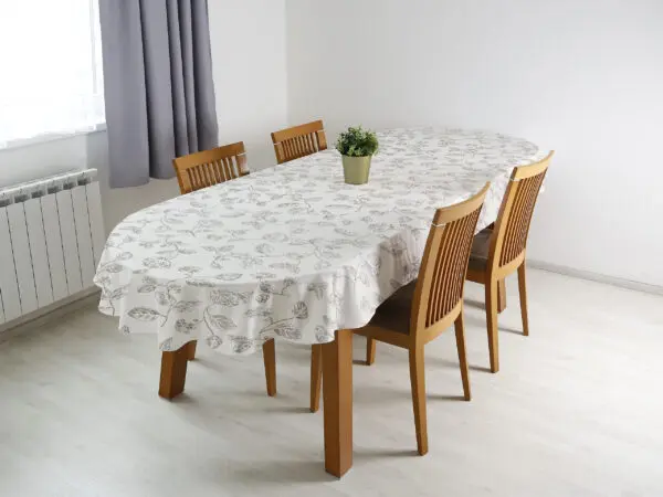Oválný ubrus Loneta hnědé růže na smetanové značky Škodák