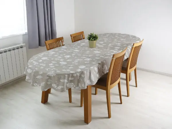 Oválný ubrus Loneta bílé růže na režné značky Škodák