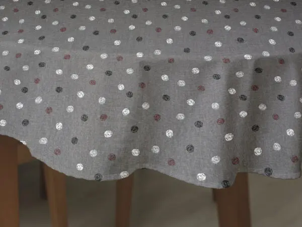 Oválný bavlněný ubrus barevné puntíky na šedé značky Škodák