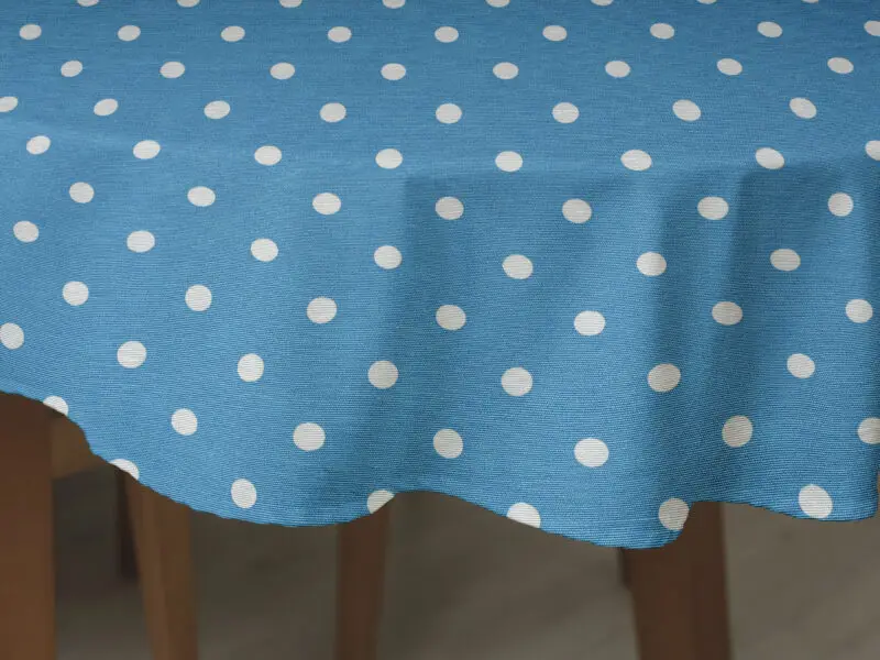 Oválný ubrus Loneta puntíky na modré značky Škodák