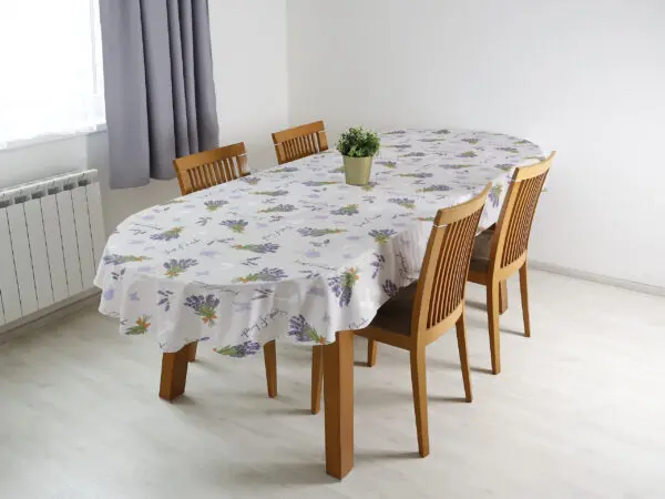 Oválný ubrus Loneta trsy levandule značky Škodák