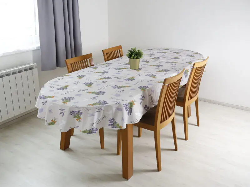 Oválný ubrus Loneta trsy levandule značky Škodák