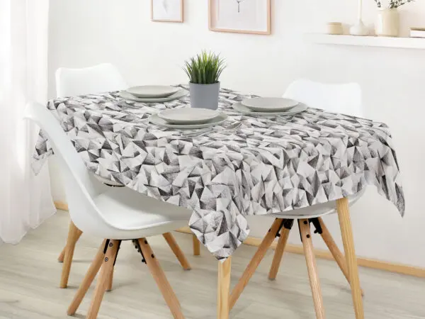 Hranatý ubrus Loneta šedočerné geometrické tvary značky Škodák