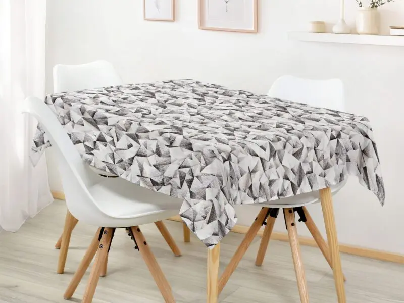 Hranatý ubrus Loneta šedočerné geometrické tvary značky Škodák