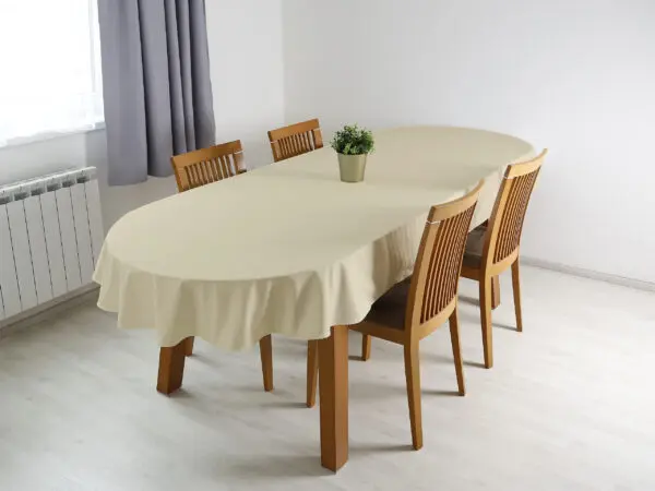 Oválný ubrus Loneta krémový značky Škodák