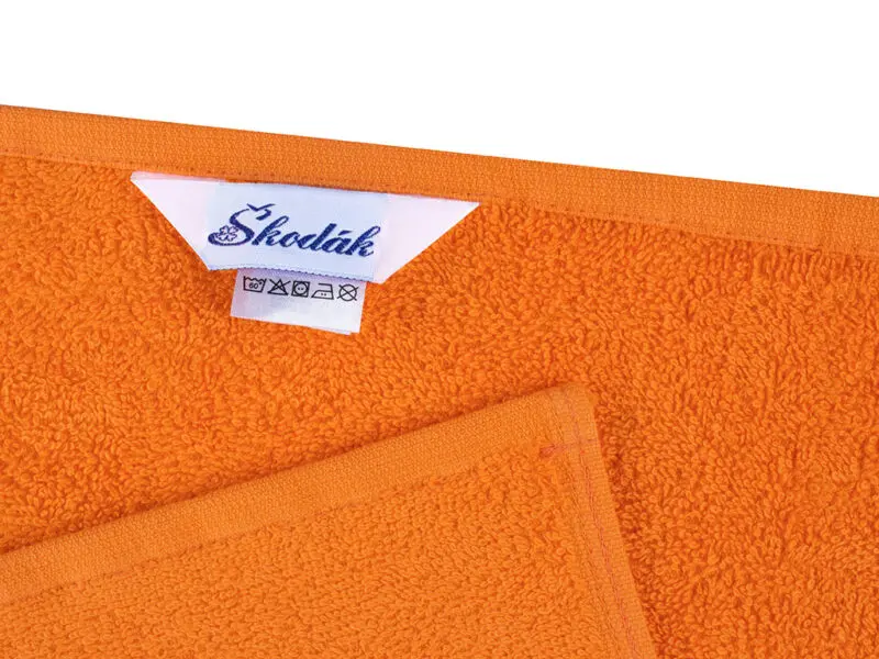 Dětský ručník s výšivkou oranžový do školky značky Škodák