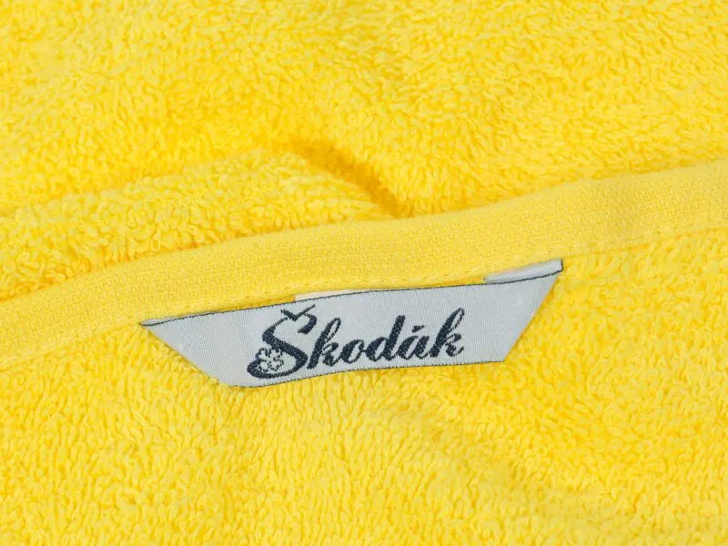 Dětské ručníky s motýlky žluté do školky značky Škodák
