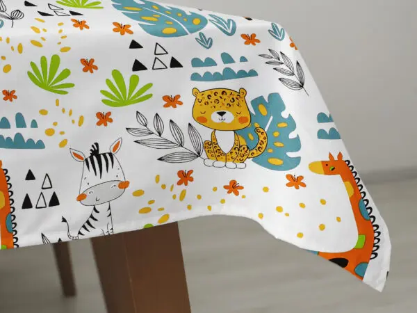 Hranatý bavlněný ubrus malované safari značky Škodák