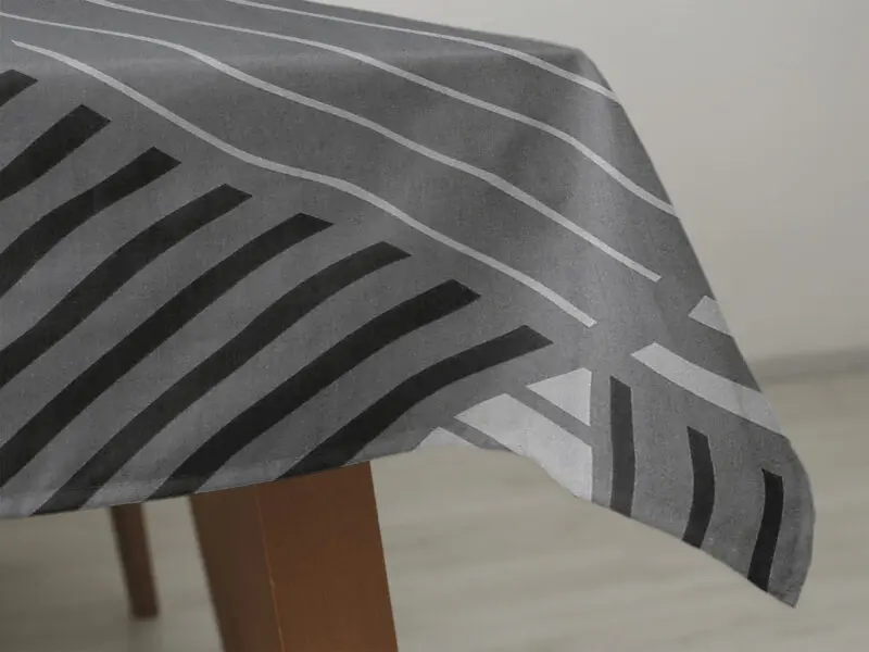 Hranatý bavlněný ubrus geometrické pruhy na šedé značky Škodák