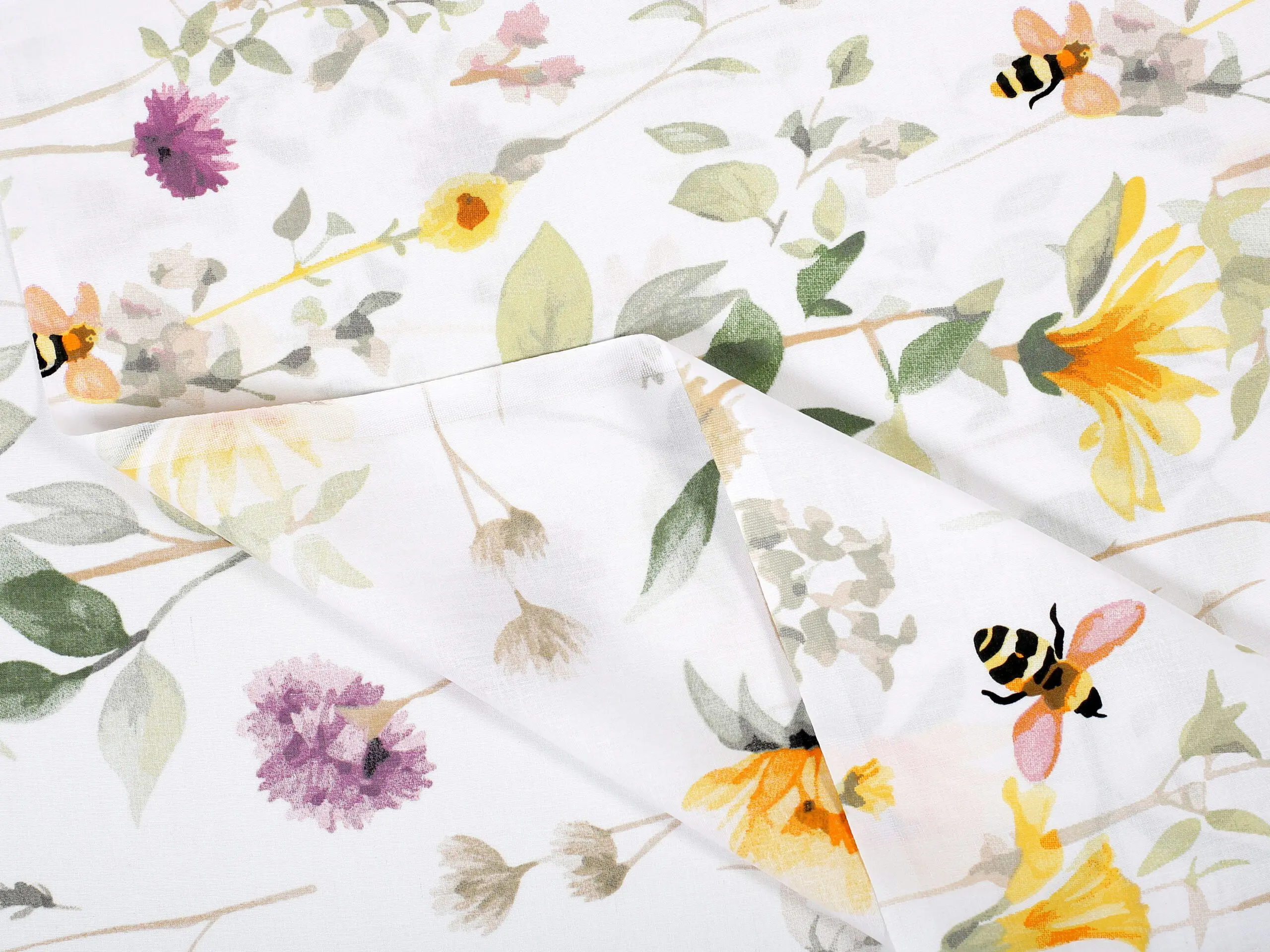 Bavlněná látka louka se čmelákem metráž značky Škodák