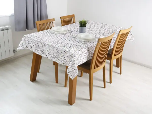 Hranatý bavlněný ubrus fialové růžičky na bílé značky Škodák