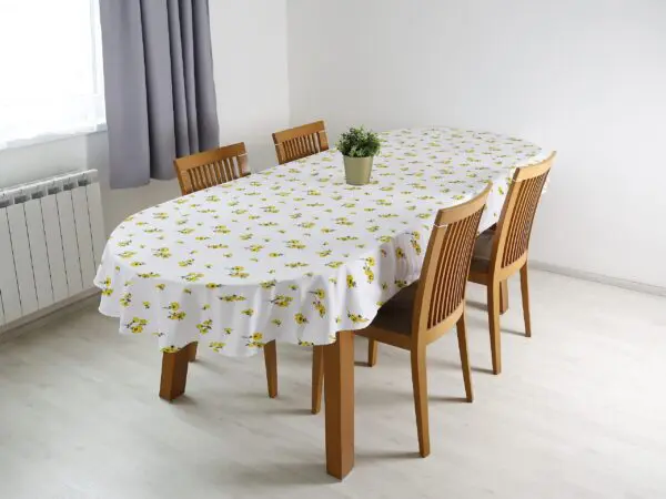 Oválný bavlněný ubrus žluté květy na bílé značky Škodák