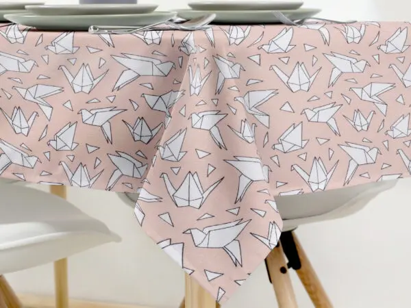 Hranatý ubrus Loneta origami značky Škodák