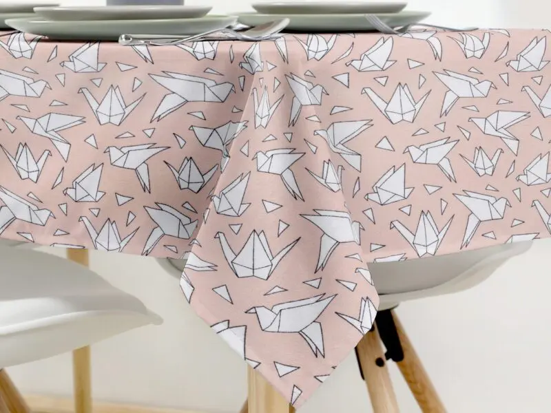 Hranatý ubrus Loneta origami značky Škodák