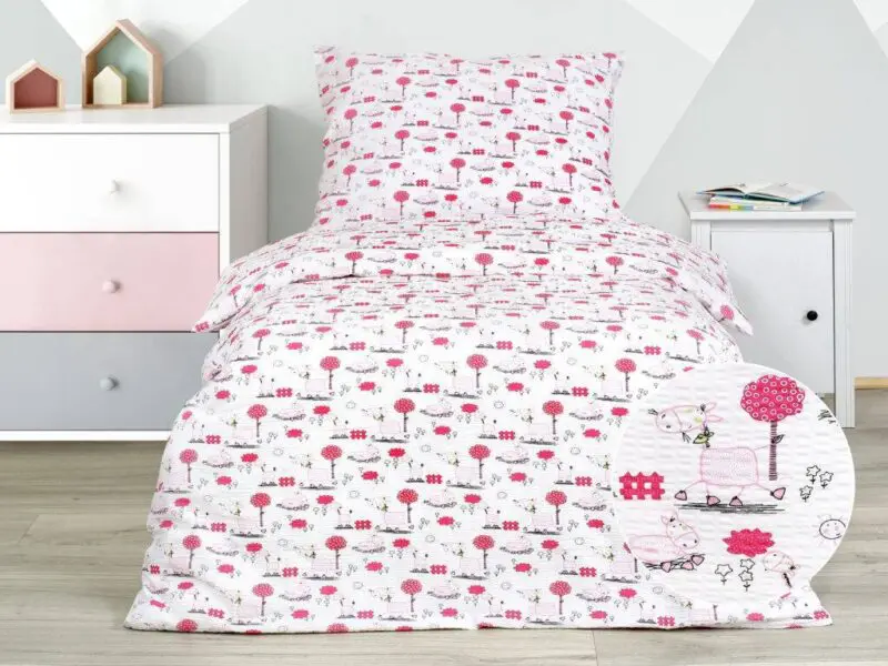 Krepové povlečení do školky růžoví oslíci značky Škodák