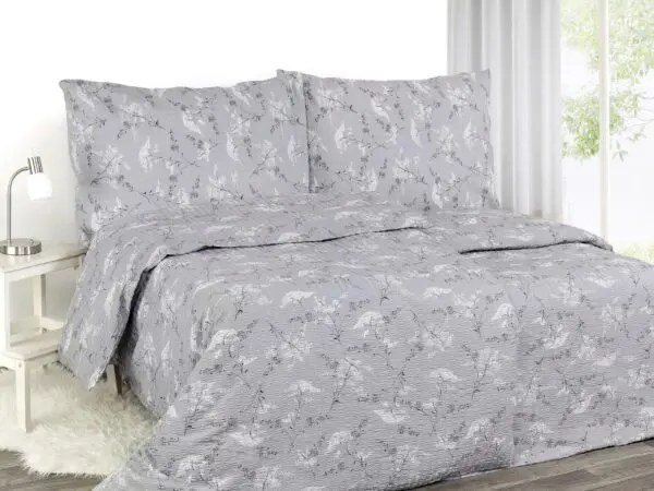 Hotelové povlečení Karl květ sakury na šedé značky Škodák.