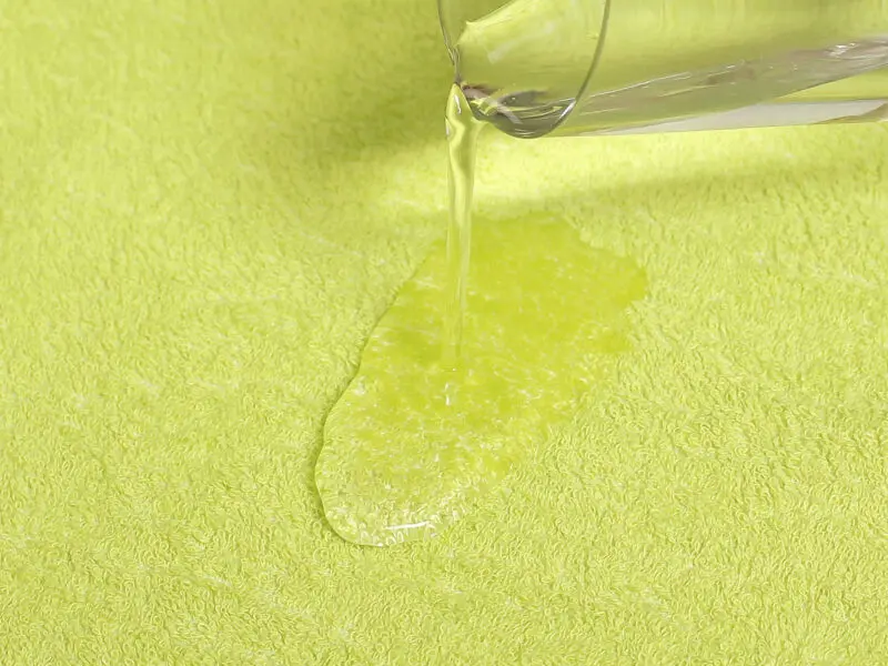 Nepropustné froté prostěradlo světle zelené pro hotely s napínací gumou značky Škodák