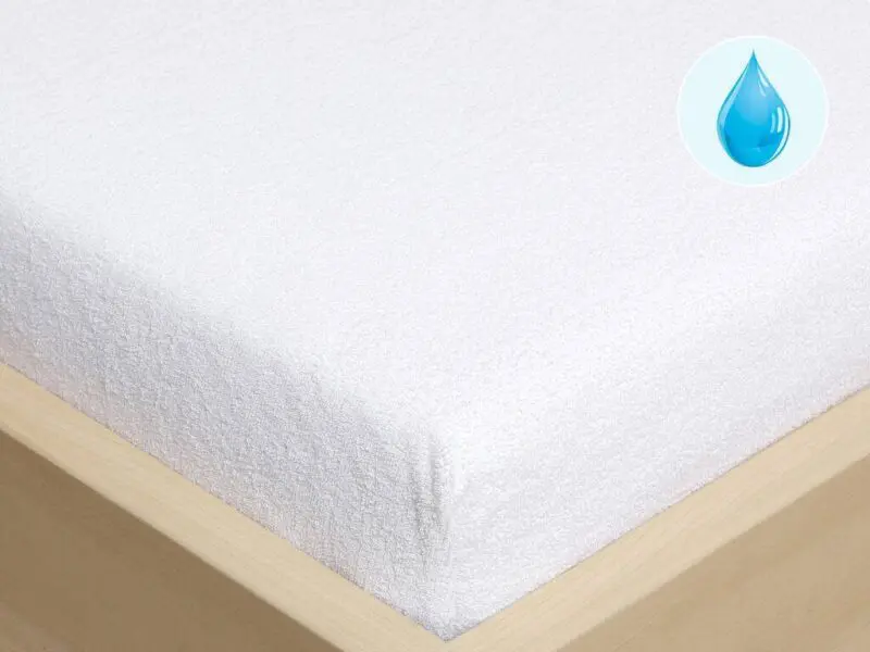 Nepropustné froté prostěradlo bílé pro hotely s napínací gumou značky Škodák