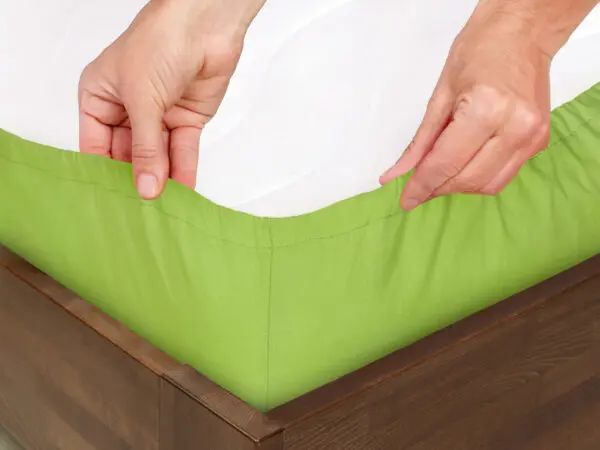 Hotelové napínací prostěradlo Solid zelené bavlněné značky Škodák