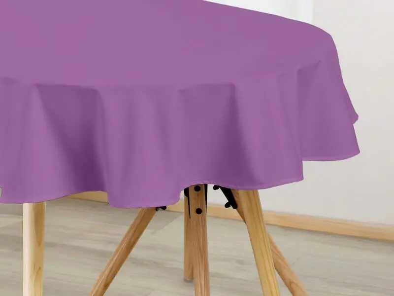 Bavlněný oválný ubrus světle fialový značky Škodák.