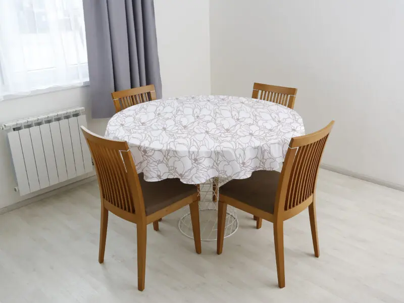 Kulatý ubrus bavlněný béžové květy na bílé značky Škodák
