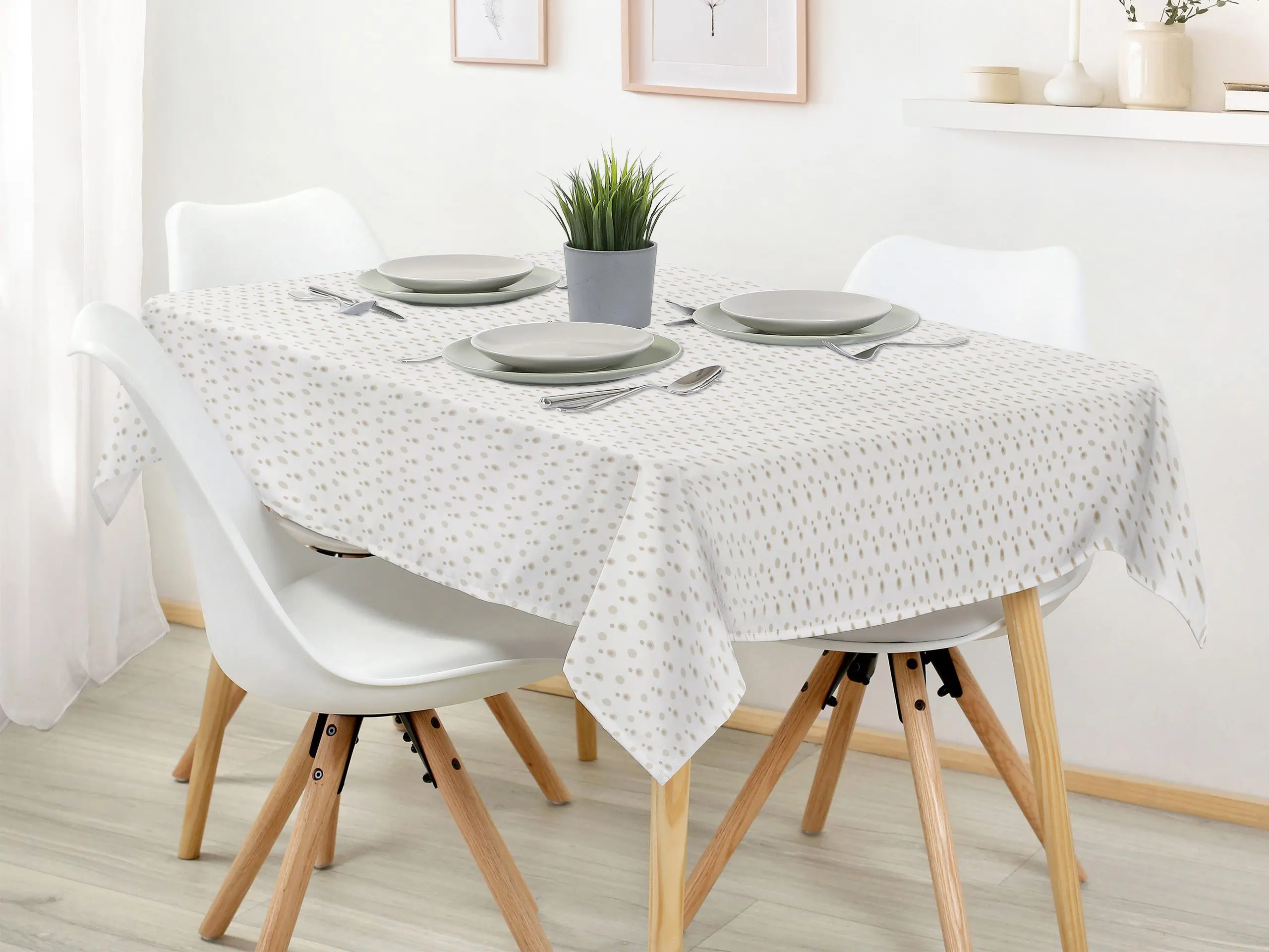 Hranatý bavlněný ubrus hnědé puntíky na smetanové značky Škodák