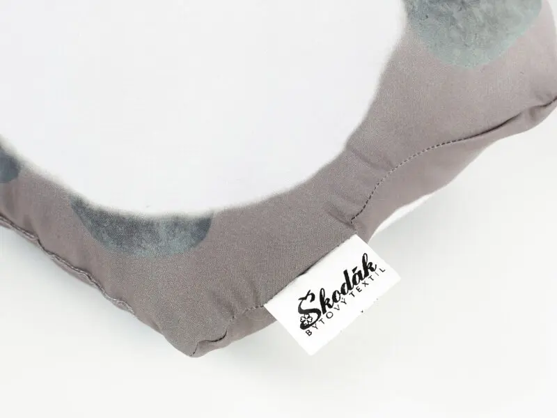 Polštář 3D sněhulák značky Škodák