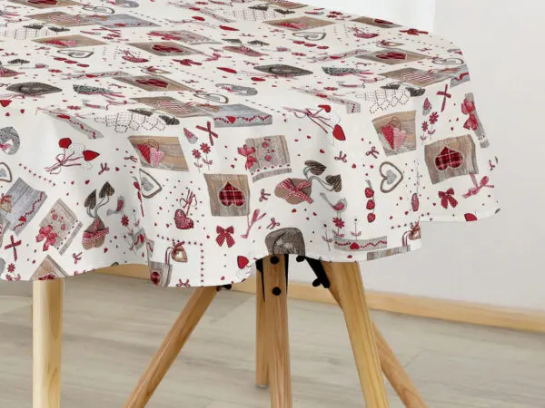 Oválný ubrus Loneta vínová srdíčka patchwork značky Škodák