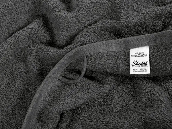 Hotelový froté ručník / osuška tmavě šedá značky Škodák