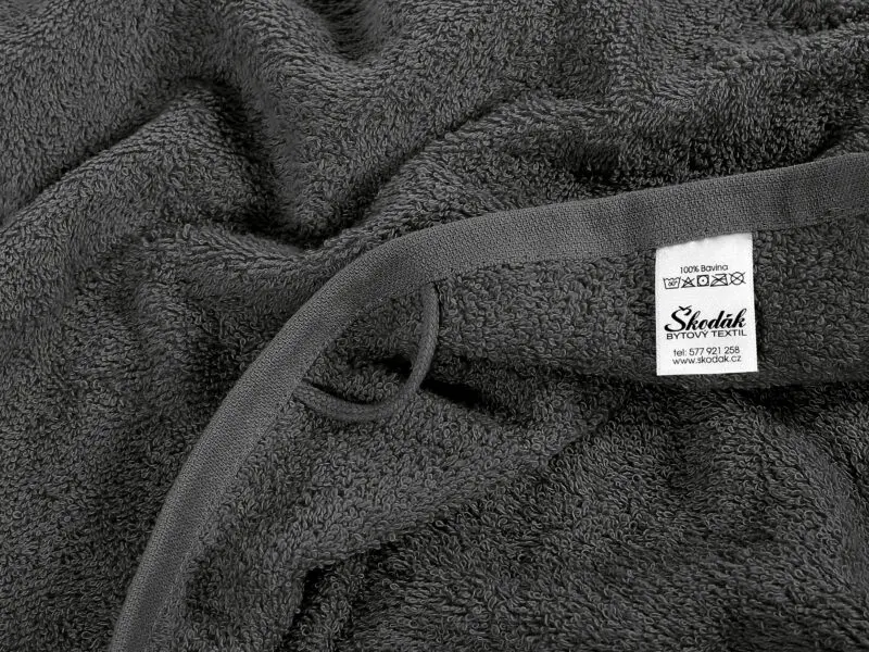 Hotelový froté ručník / osuška tmavě šedá značky Škodák