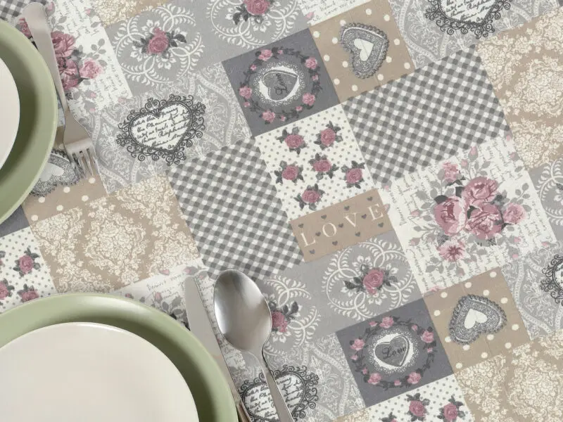 Hranatý ubrus Loneta srdce patchwork značky Škodák