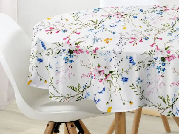 Kulatý bavlněný ubrus malované luční kvítí značky Škodák