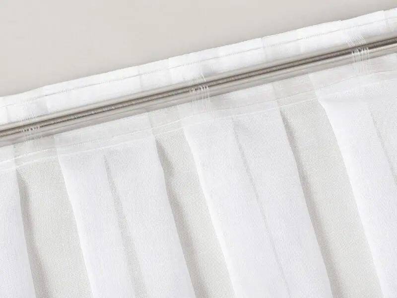 Luxusní nařasená organza bílá vzor 560 značky Škodák.