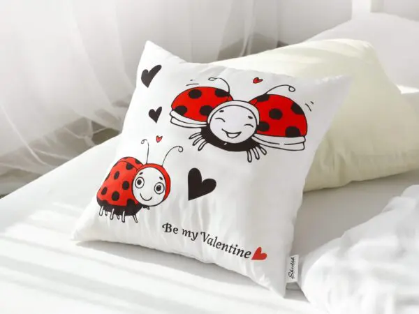 Polštář 3D beruška 34x34 cm