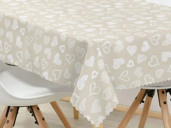 Hranatý teflonový ubrus bílé srdce na režné značky Škodák