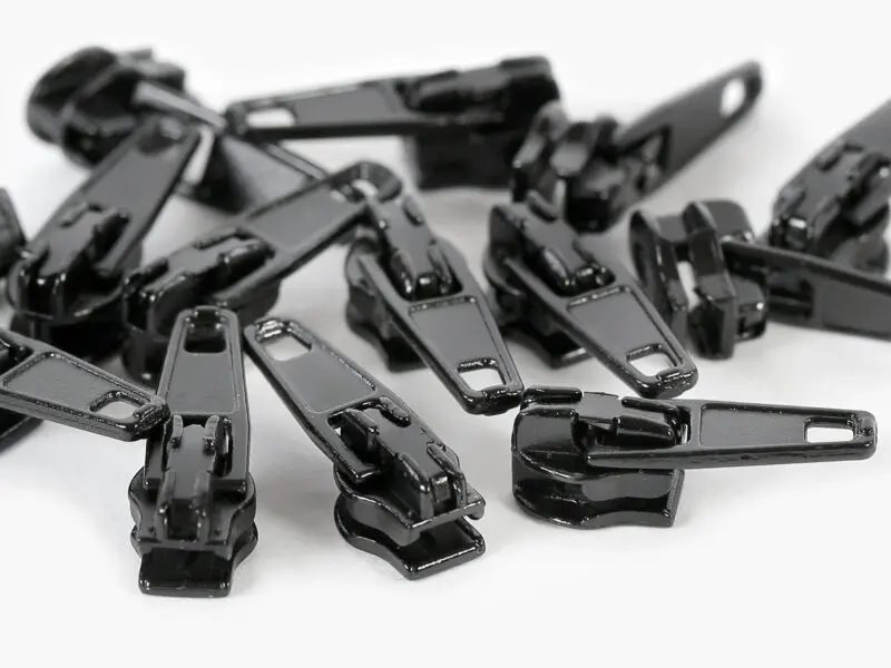 Kovový jezdec s táhlem 3 mm černý