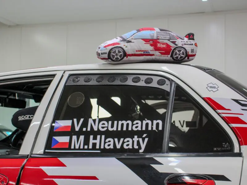 Polštář 3D rally auto Nuemann 50x20x20 cm