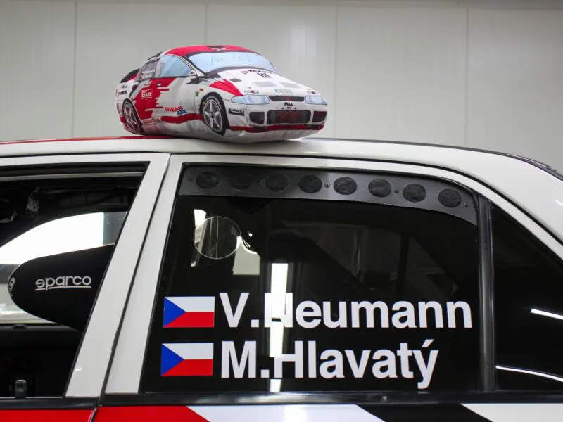 Polštář 3D rally auto Nuemann 50x20x20 cm